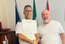 Il Comune di Ardea conferisce due Encomi Solenni a due appartenenti alla Guardia Costiera, in segno di riconoscenza per il prezioso servizio svolto sul territorio comunale.